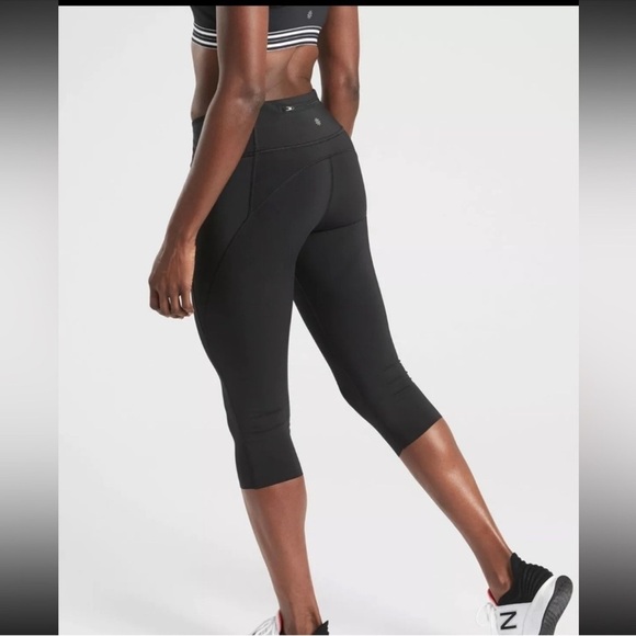 EUC - Athleta Velocity Stash Pocket Crop Legging - Size LP - Picture 1 of 6